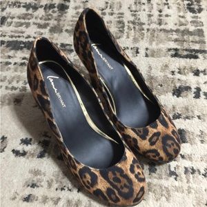 Leopard print size 9w high heals